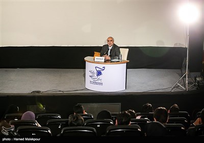 مجید شاه‌ حسینی در نشست تحلیل فیلم تک‌تیرانداز آمریکایی - چهاردهمین جشنواره بین‌المللی فیلم مقاومت