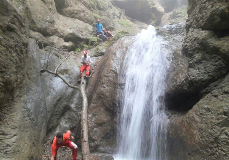 جسد کوهنورد سقوط کرده در آبشار شفیع‎آباد علی آبادکتول کشف شد