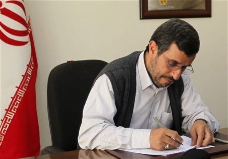 أحمدی نجاد یعلن إمتثاله لتوصیة الإمام الخامنئی بعدم خوض الانتخابات