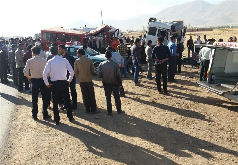 آخرین جزئیات از تصادف خونین اتوبوس معلمان در شازند/ حال 4 مصدوم وخیم است + تصاویر