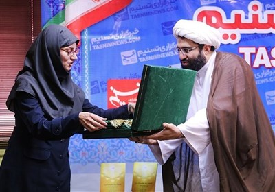 رونمایی از کتاب خانواده خورشید در خبرگزاری تسنیم
