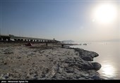بیماری‌های ناشی از خشکی دریاچه ارومیه رصد می‌شوند