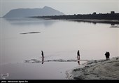 دریاچه ارومیه در حال حاضر به تثبیت رسیده/ عمق 60 درصد دریاچه کمتر از 60 سانت
