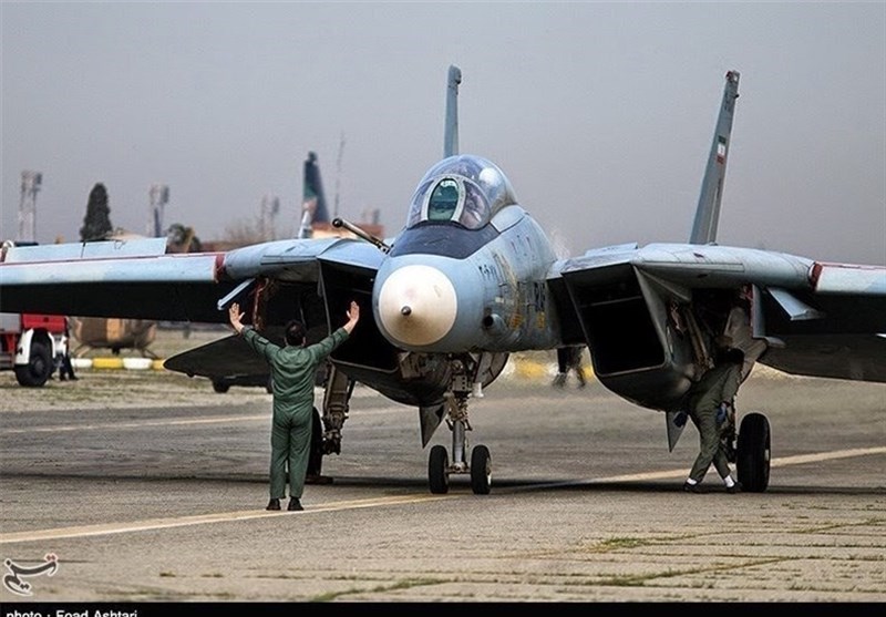 تکرار/اورهال یک فروند جنگنده F-14 در پایگاه‌ هوایی اصفهان