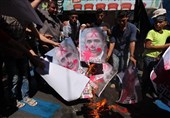 فلسطینی‌های خشمگین تصاویر اوباما، پرز و نتانیاهو را به آتش کشیدند