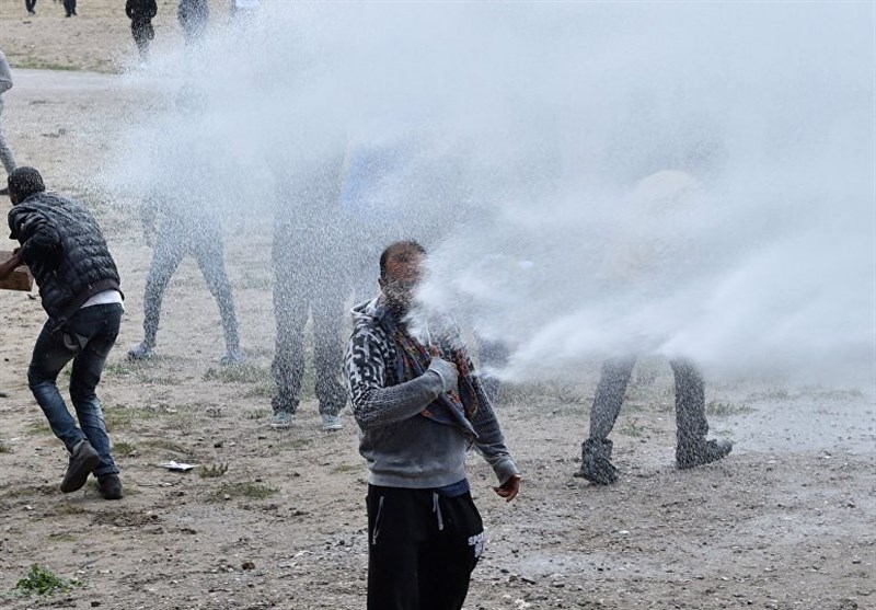 حمله پلیس فرانسه با گاز اشک آور به تظاهرات حامیان مهاجرت در شهر کاله