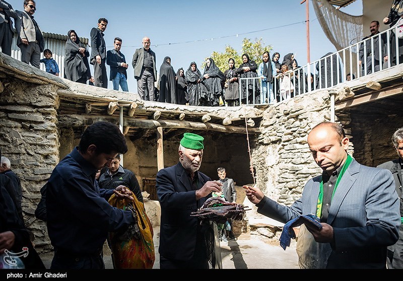 علم گردانی در روستای هزاوه اراک