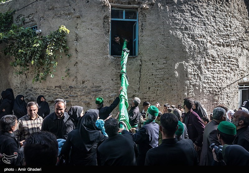 علم گردانی در روستای هزاوه اراک