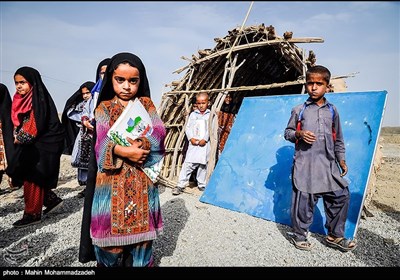 مدرسه کپری در روستای ملک آباد از توابع بخش مرزی اشار - سیستان و بلوچستان