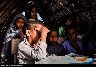 مدرسه کپری در روستای ملک آباد از توابع بخش مرزی اشار - سیستان و بلوچستان