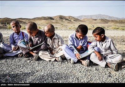 مدرسه کپری در روستای ملک آباد از توابع بخش مرزی اشار - سیستان و بلوچستان