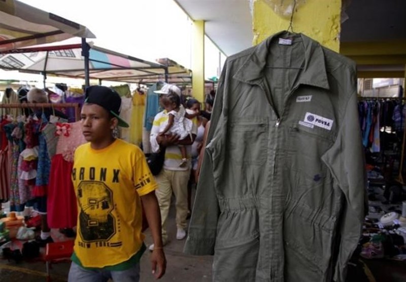 کارکنان شرکت نفت ونزوئلا برای خرید غذا لباس کارشان را می‌فروشند