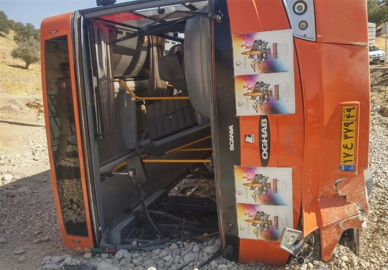 واژگونی اتوبوس شیراز در محور همدان 2 کشته و 2 مصدوم بر جای گذاشت