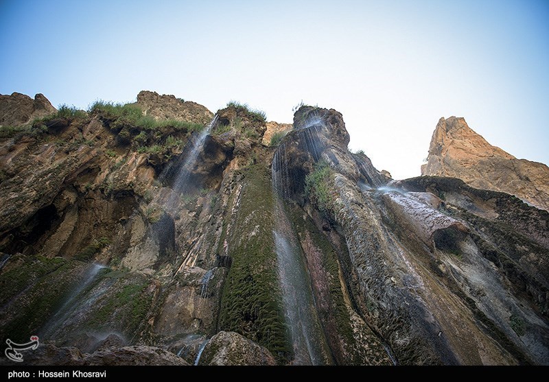 سپیدان عروس زیبای رشته کوه‌های زاگرس/ مارگون جوشش آب از دل صخره‌های کوه + تصاویر