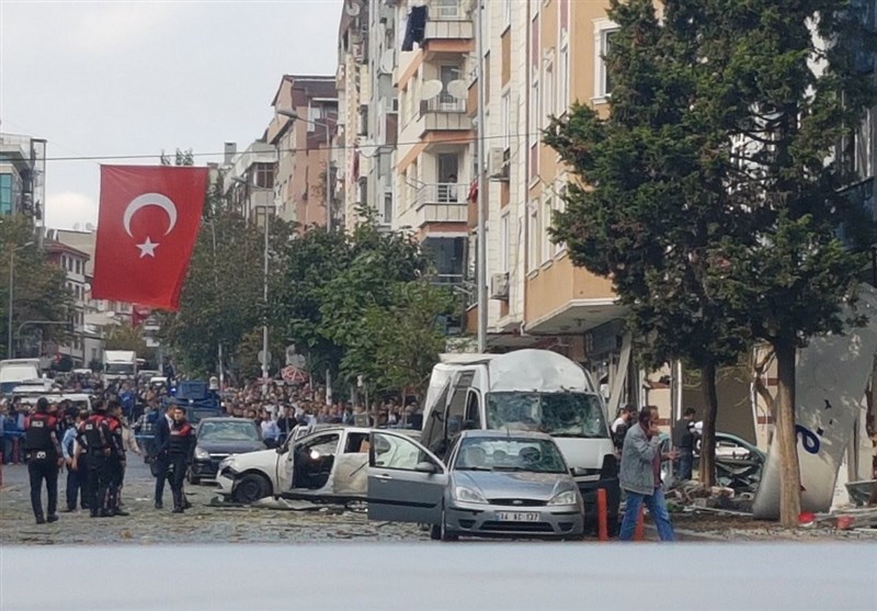 İstanbul Yenibosna&apos;daki Polis Merkezi Yakınlarında Patlama