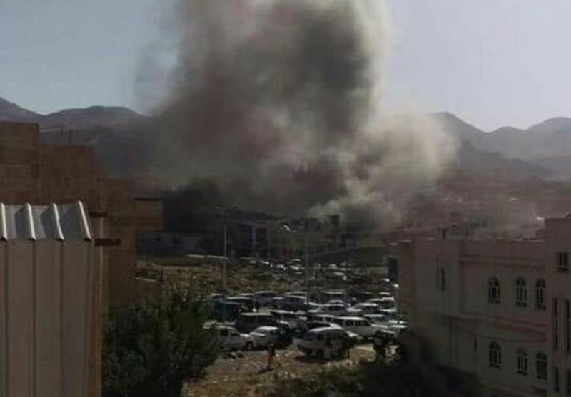 عشرات الضحایا اثر غارة استهدفت قاعة عزاء فی صنعاء+صورة