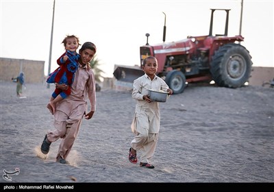 پخت و توزیع غذای نذری در مناطق محروم کرمان