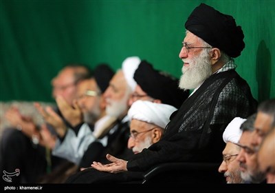 آیت اللہ خامنہ ای کی امام بارگاہ امام خمینی(رہ) میں مجلس عزا میں شرکت