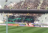 پرچم گنبد امام حسین (ع) در ورزشگاه/ طنین‌ فریاد «یا حسین» در آزادی + عکس