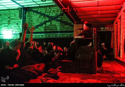 عزاداری تاسوعای حسینی توسط حجت الاسلام والمسلمین سیدحسین هاشمی نژاد در بیت الرقیه تهران