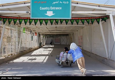 خروج زائران کربلای معلی از مرز مهران - ایلام