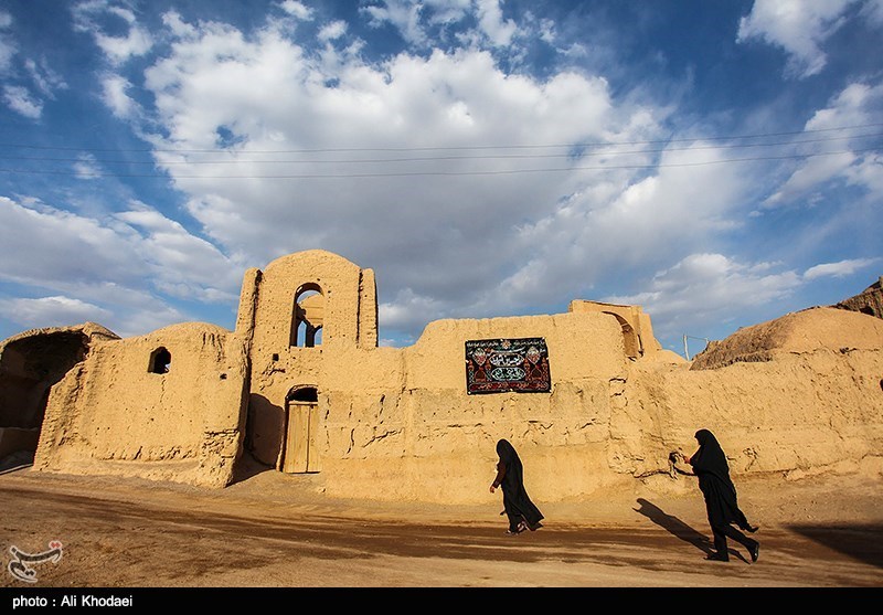 مرمت قلعه روستای قورتان بزرگ‌ترین دژ تاریخی استان اصفهان آغاز شد