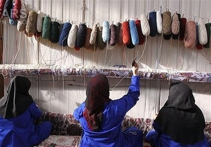بیرجند| 4190 متر فرش دستباف توسط مددجویان امداد خراسان جنوبی تولید شد