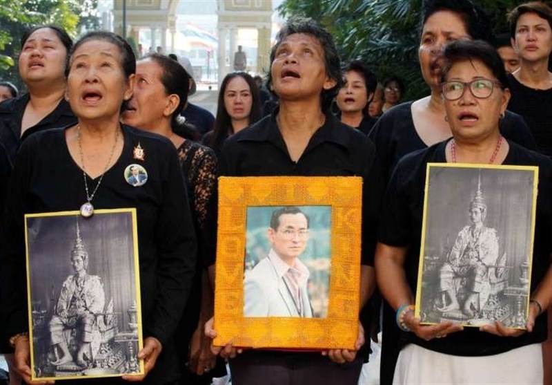 King of Thailand&apos;s Body Transferred to Palace as Year of Mourning Begins