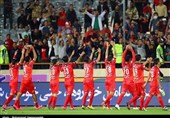 هواداران پرسپولیس با تشویق ایسلندی سرود قهرمانی سر دادند/ درخواست لیدر تراکتورسازی از هواداران تبریزی