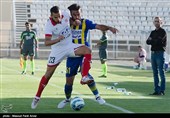 دیدار تیم‌های فوتبال گسترش فولاد و پدیده - تبریز