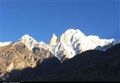 ہنزہ کے بلند ترین گاوں ڈویکر سے لیڈی فنگر کا دلنشیں منظر