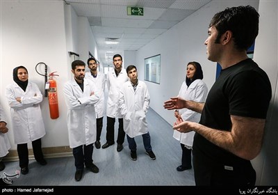 داروها تنها در اختیار تعدادی انگشت شمار از شرکتهای بزرگ غربی است که جوانان ایرانی توانستند این انحصار را بشکنند
