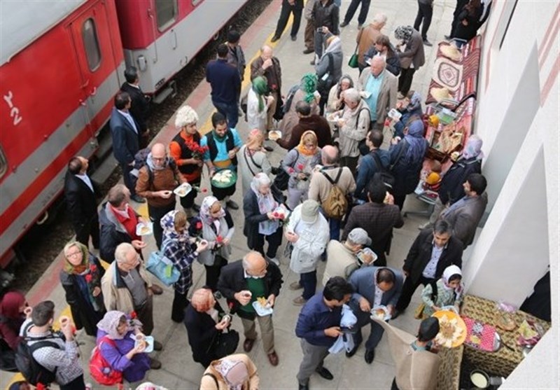 گردشگران خارجی با قطار وارد مازندران شدند‌