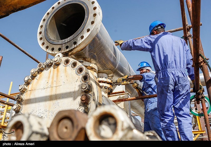 Fire at Tehran Oil Refinery Kills 6 People, Injures 2