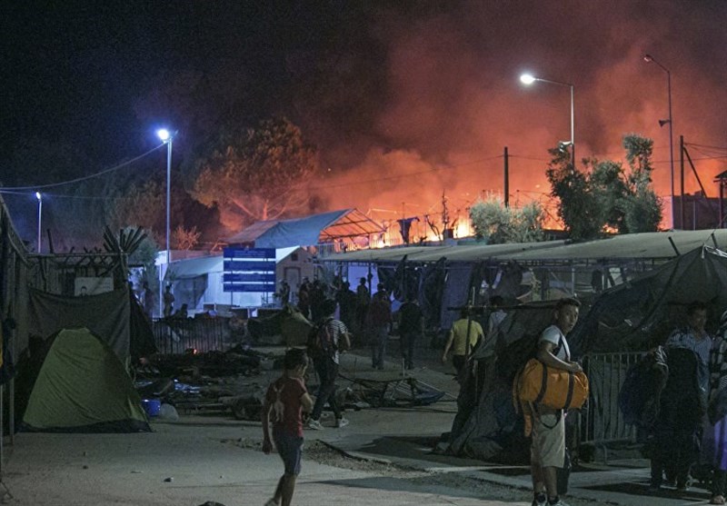 Migrants Protest at Greek Lesbos Refugee Camp, Service Offices Set on Fire