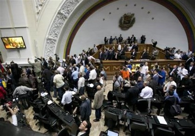 حامیان دولت ونزوئلا به ساختمان کنگره هجوم بردند