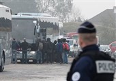Paris Begins Clearing 3,000 Migrants from Camp