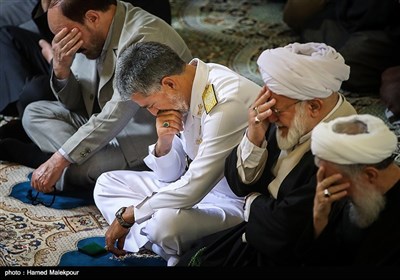 امیر حبیب‌الله سیاری فرمانده نیروی دریایی ارتش در نماز جمعه تهران