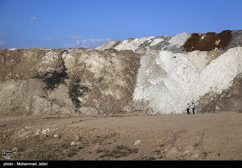 خاک زنجان تا مرکز شهر آلوده به فلزات سنگین است/کارگران شهرک روی پولِ خون‌شان را می‌گیرند
