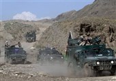 گزارش جالب خبرنگار طالبان از پیوستن نیروهای امنیتی به این گروه در مرکز افغانستان + فیلم