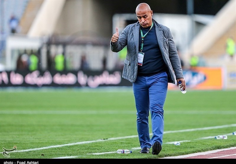 حضور منصوریان در محل تمرین تیم ملی