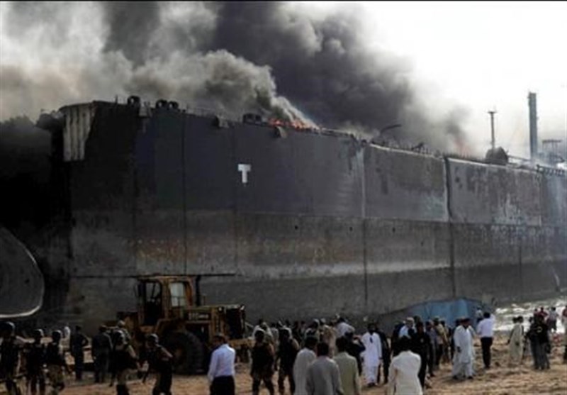 18 نفر در کشتی پاکستانی سوختند + تصاویر