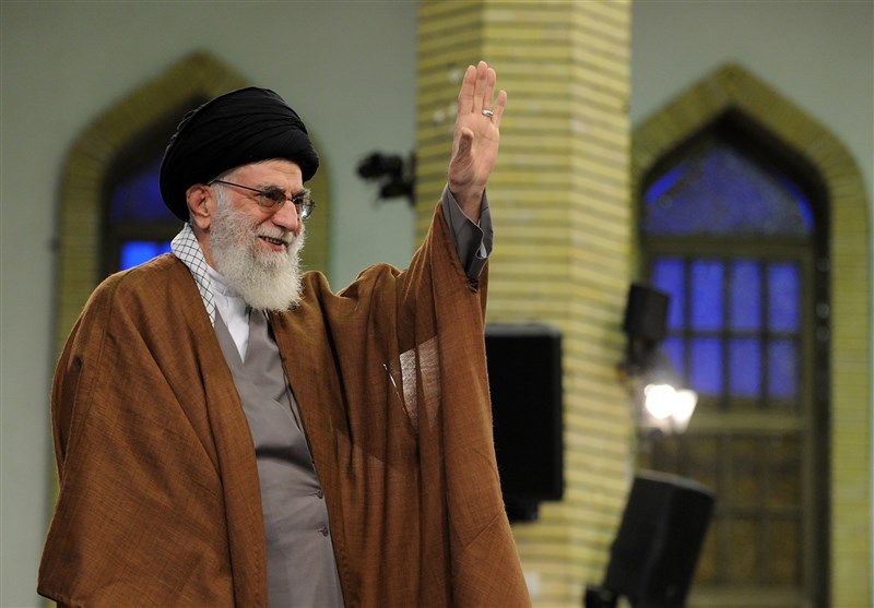 هزاران نفر از دانشجویان و دانش‌آموزان با امام خامنه‌ای دیدار کردند