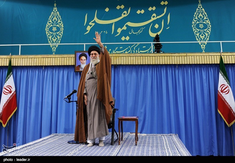 هزاران نفر از مردم استان اصفهان با امام خامنه‌ای دیدار کردند