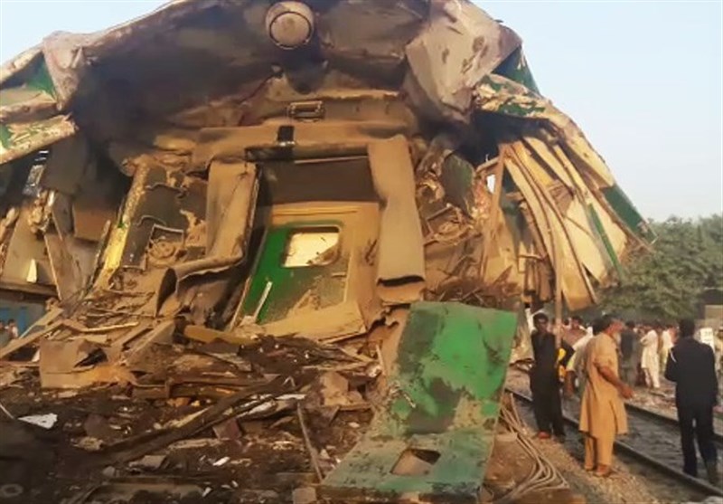 تصادف 2 قطار در پاکستان 21کشته برجا گذاشت + تصاویر