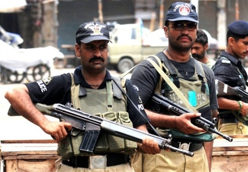 کراچی: ملزم کی مخبری پر چھاپہ/ مکان سے اسلحے کی بڑی کھیپ برآمد، دہشتگرد فرار