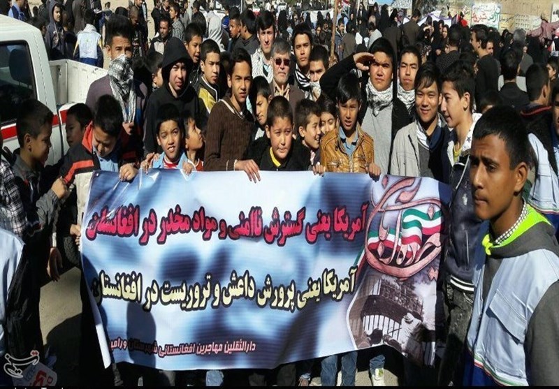 13آبان کی مناسبت سے ایرانی اور افغانی طلاب کی شاندارریلی/تصویری رپورٹ