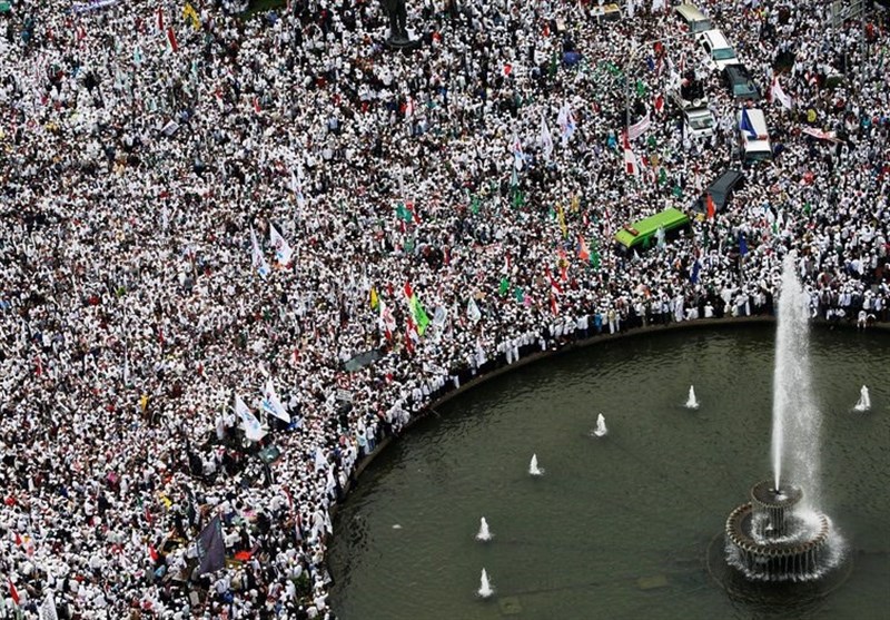 تظاهرات هزاران نفر علیه توهین فرماندار جاکارتا به قرآن