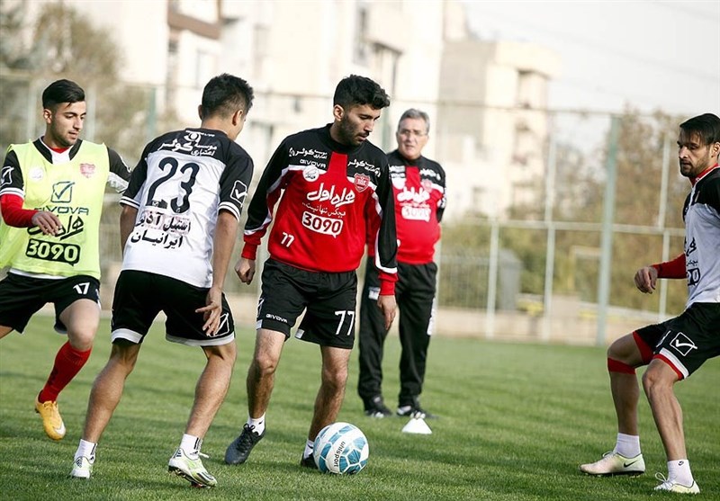 حضور پر شور دانش‌آموزان در محل تمرین پرسپولیس