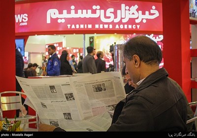 روزنامه خوانی در بیست و دومین نمایشگاه مطبوعات